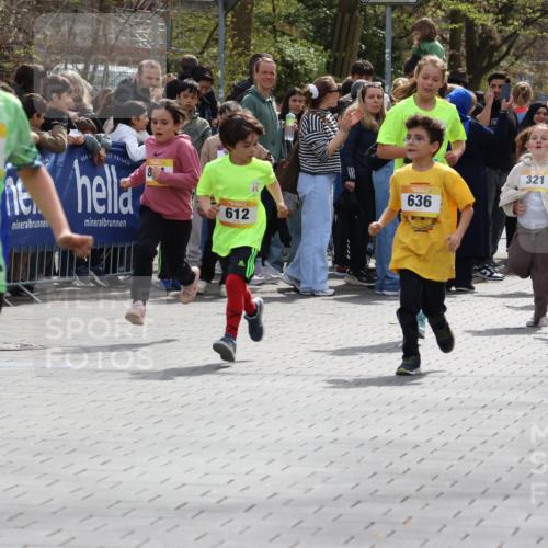 12.04.2026 - 45. Internationalen Wilhelmsburger Insellauf Strokosch-Dieckow http://msf.ph/oto/9490518 12.04.2026 14:21:56 Ziel 974, 482, 236, 810, 488, 814, 95, 409, 595, 673, 924, 824, 227, 636, 612, 321, 695, 798, 971 meine-sportfotos.de