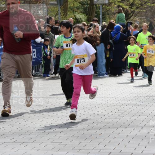12.04.2026 - 45. Internationalen Wilhelmsburger Insellauf Strokosch-Dieckow http://msf.ph/oto/9490521 12.04.2026 14:21:54 Ziel 255, 65, 1617, 969, 799, 974, 482, 236, 810, 488, 814, 95, 409, 595, 673, 924, 824, 227, 636, 612 meine-sportfotos.de