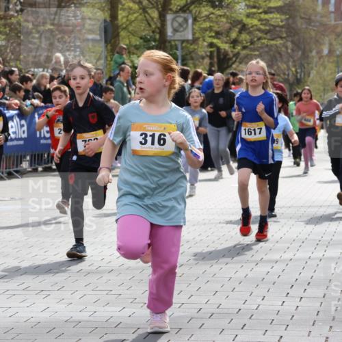 12.04.2026 - 45. Internationalen Wilhelmsburger Insellauf Strokosch-Dieckow http://msf.ph/oto/9490553 12.04.2026 14:21:46 Ziel 838, 234, 111, 66, 136, 729, 769, 646, 159, 1622, 317, 283, 134, 316, 792, 763, 255, 65, 1617, 969, 799, 974, 482, 236, 810, 488 meine-sportfotos.de