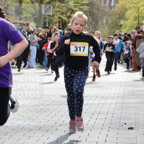 12.04.2026 - 45. Internationalen Wilhelmsburger Insellauf Strokosch-Dieckow http://msf.ph/oto/9490555 12.04.2026 14:21:45 Ziel 960, 838, 234, 111, 66, 136, 729, 769, 646, 159, 1622, 317, 283, 134, 316, 792, 763, 255, 65, 1617, 969, 799, 974, 482, 236 meine-sportfotos.de