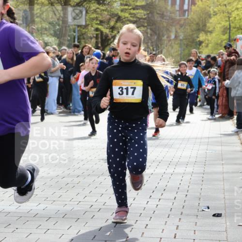 12.04.2026 - 45. Internationalen Wilhelmsburger Insellauf Strokosch-Dieckow http://msf.ph/oto/9490556 12.04.2026 14:21:45 Ziel 960, 838, 234, 111, 66, 136, 729, 769, 646, 159, 1622, 317, 283, 134, 316, 792, 763, 255, 65, 1617, 969, 799, 974, 482, 236 meine-sportfotos.de