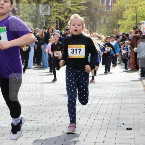 12.04.2026 - 45. Internationalen Wilhelmsburger Insellauf Strokosch-Dieckow http://msf.ph/oto/9490557 12.04.2026 14:21:44 Ziel 960, 838, 234, 111, 66, 136, 729, 769, 646, 159, 1622, 317, 283, 134, 316, 792, 763, 255, 65, 1617, 969, 799, 974, 482 meine-sportfotos.de