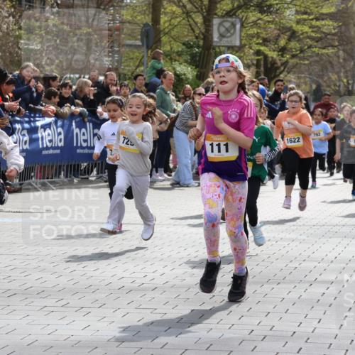 12.04.2026 - 45. Internationalen Wilhelmsburger Insellauf Strokosch-Dieckow http://msf.ph/oto/9490574 12.04.2026 14:21:41 Ziel 117, 558, 267, 657, 698, 678, 279, 960, 838, 234, 111, 66, 136, 729, 769, 646, 159, 1622, 317, 283, 134, 316, 792, 763 meine-sportfotos.de
