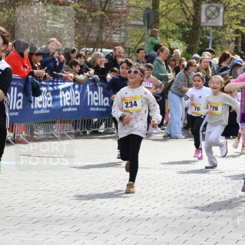 12.04.2026 - 45. Internationalen Wilhelmsburger Insellauf Strokosch-Dieckow http://msf.ph/oto/9490578 12.04.2026 14:21:40 Ziel 957, 823, 117, 558, 267, 657, 698, 678, 279, 960, 838, 234, 111, 66, 136, 729, 769, 646, 159, 1622, 317, 283, 134, 316, 792 meine-sportfotos.de