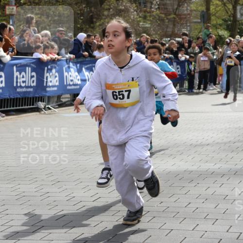 12.04.2026 - 45. Internationalen Wilhelmsburger Insellauf Strokosch-Dieckow http://msf.ph/oto/9490588 12.04.2026 14:21:38 Ziel 260, 957, 823, 117, 558, 267, 657, 698, 678, 279, 960, 838, 234, 111, 66, 136, 729, 769, 646, 159, 1622, 317, 283 meine-sportfotos.de