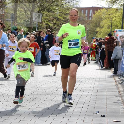 12.04.2026 - 45. Internationalen Wilhelmsburger Insellauf Strokosch-Dieckow http://msf.ph/oto/9490592 12.04.2026 14:21:35 Ziel 972, 1627, 951, 260, 957, 823, 117, 558, 267, 657, 698, 678, 279, 960, 838, 234, 111 meine-sportfotos.de