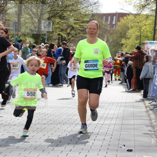 12.04.2026 - 45. Internationalen Wilhelmsburger Insellauf Strokosch-Dieckow http://msf.ph/oto/9490594 12.04.2026 14:21:35 Ziel 972, 1627, 951, 260, 957, 823, 117, 558, 267, 657, 698, 678, 279, 960, 838, 234, 111 meine-sportfotos.de