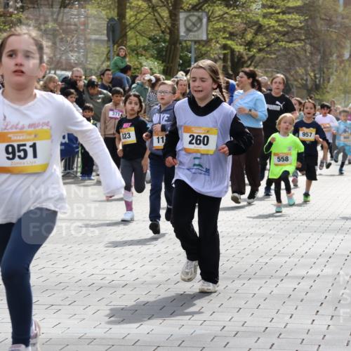 12.04.2026 - 45. Internationalen Wilhelmsburger Insellauf Strokosch-Dieckow http://msf.ph/oto/9490604 12.04.2026 14:21:32 Ziel 925, 253, 988, 964, 972, 1627, 951, 260, 957, 823, 117, 558, 267, 657, 698, 678, 279 meine-sportfotos.de