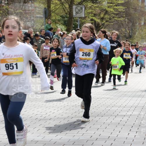 12.04.2026 - 45. Internationalen Wilhelmsburger Insellauf Strokosch-Dieckow http://msf.ph/oto/9490605 12.04.2026 14:21:32 Ziel 925, 253, 988, 964, 972, 1627, 951, 260, 957, 823, 117, 558, 267, 657, 698, 678, 279 meine-sportfotos.de