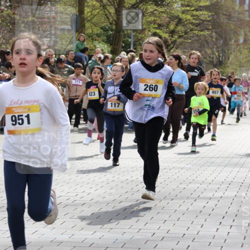 12.04.2026 - 45. Internationalen Wilhelmsburger Insellauf Strokosch-Dieckow http://msf.ph/oto/9490606 12.04.2026 14:21:31 Ziel 1005, 925, 253, 988, 964, 972, 1627, 951, 260, 957, 823, 117, 558, 267, 657, 698, 678, 279 meine-sportfotos.de