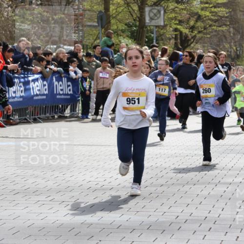 12.04.2026 - 45. Internationalen Wilhelmsburger Insellauf Strokosch-Dieckow http://msf.ph/oto/9490610 12.04.2026 14:21:31 Ziel 1005, 925, 253, 988, 964, 972, 1627, 951, 260, 957, 823, 117, 558, 267, 657, 698, 678, 279 meine-sportfotos.de