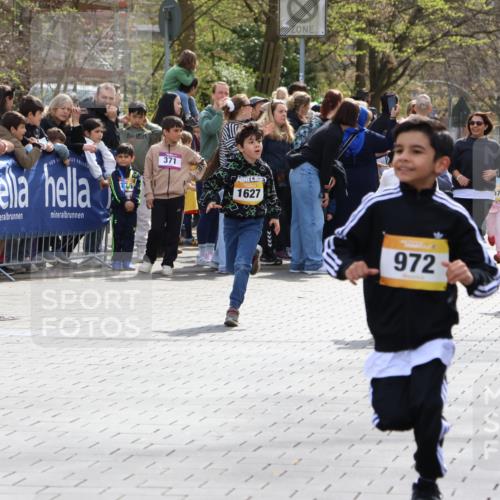 12.04.2026 - 45. Internationalen Wilhelmsburger Insellauf Strokosch-Dieckow http://msf.ph/oto/9490613 12.04.2026 14:21:28 Ziel 562, 309, 282, 528, 797, 984, 811, 128, 828, 1005, 925, 253, 988, 964, 972, 1627, 951, 260, 957, 823 meine-sportfotos.de