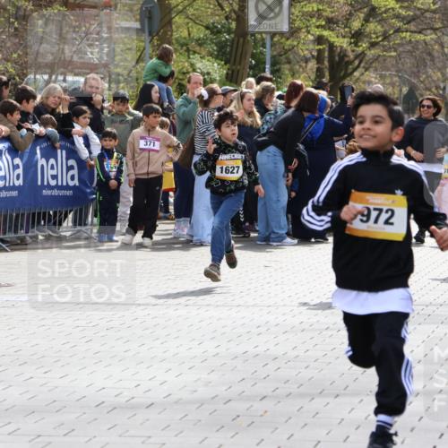 12.04.2026 - 45. Internationalen Wilhelmsburger Insellauf Strokosch-Dieckow http://msf.ph/oto/9490614 12.04.2026 14:21:28 Ziel 562, 309, 282, 528, 797, 984, 811, 128, 828, 1005, 925, 253, 988, 964, 972, 1627, 951, 260, 957, 823 meine-sportfotos.de
