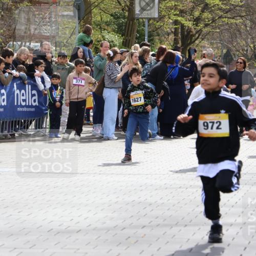 12.04.2026 - 45. Internationalen Wilhelmsburger Insellauf Strokosch-Dieckow http://msf.ph/oto/9490617 12.04.2026 14:21:28 Ziel 562, 309, 282, 528, 797, 984, 811, 128, 828, 1005, 925, 253, 988, 964, 972, 1627, 951, 260, 957, 823 meine-sportfotos.de
