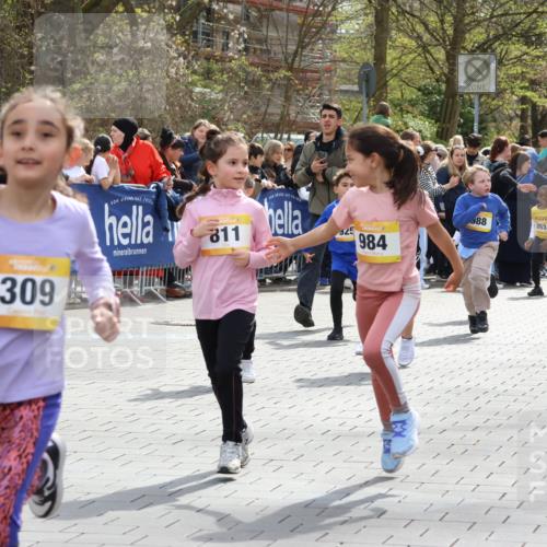 12.04.2026 - 45. Internationalen Wilhelmsburger Insellauf Strokosch-Dieckow http://msf.ph/oto/9490632 12.04.2026 14:21:23 Ziel 566, 564, 607, 980, 1630, 991, 302, 562, 309, 282, 528, 797, 984, 811, 128, 828, 1005, 925, 253, 988, 964, 972 meine-sportfotos.de