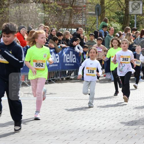 12.04.2026 - 45. Internationalen Wilhelmsburger Insellauf Strokosch-Dieckow http://msf.ph/oto/9490649 12.04.2026 14:21:20 Ziel 937, 263, 139, 1611, 629, 566, 564, 607, 980, 1630, 991, 302, 562, 309, 282, 528, 797, 984, 811, 128, 828, 1005, 925, 253 meine-sportfotos.de
