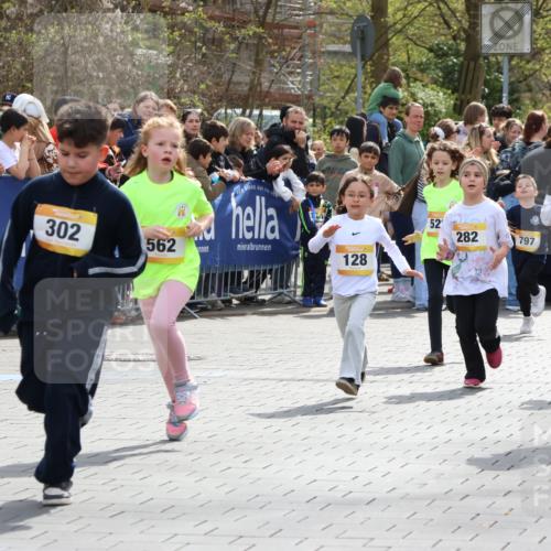 12.04.2026 - 45. Internationalen Wilhelmsburger Insellauf Strokosch-Dieckow http://msf.ph/oto/9490651 12.04.2026 14:21:20 Ziel 937, 263, 139, 1611, 629, 566, 564, 607, 980, 1630, 991, 302, 562, 309, 282, 528, 797, 984, 811, 128, 828, 1005, 925, 253 meine-sportfotos.de