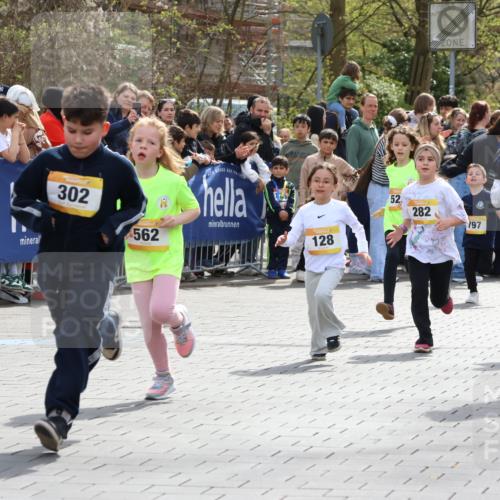 12.04.2026 - 45. Internationalen Wilhelmsburger Insellauf Strokosch-Dieckow http://msf.ph/oto/9490652 12.04.2026 14:21:20 Ziel 937, 263, 139, 1611, 629, 566, 564, 607, 980, 1630, 991, 302, 562, 309, 282, 528, 797, 984, 811, 128, 828, 1005, 925, 253 meine-sportfotos.de