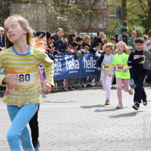 12.04.2026 - 45. Internationalen Wilhelmsburger Insellauf Strokosch-Dieckow http://msf.ph/oto/9490657 12.04.2026 14:21:19 Ziel 937, 263, 139, 1611, 629, 566, 564, 607, 980, 1630, 991, 302, 562, 309, 282, 528, 797, 984, 811, 128, 828, 1005 meine-sportfotos.de