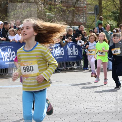 12.04.2026 - 45. Internationalen Wilhelmsburger Insellauf Strokosch-Dieckow http://msf.ph/oto/9490659 12.04.2026 14:21:19 Ziel 937, 263, 139, 1611, 629, 566, 564, 607, 980, 1630, 991, 302, 562, 309, 282, 528, 797, 984, 811, 128, 828, 1005 meine-sportfotos.de