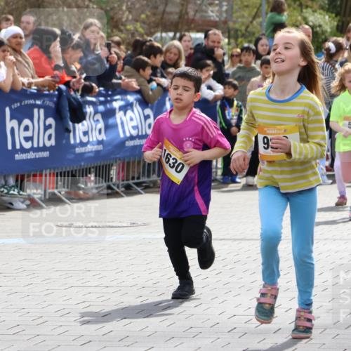 12.04.2026 - 45. Internationalen Wilhelmsburger Insellauf Strokosch-Dieckow http://msf.ph/oto/9490664 12.04.2026 14:21:18 Ziel 937, 263, 139, 1611, 629, 566, 564, 607, 980, 1630, 991, 302, 562, 309, 282, 528, 797, 984, 811, 128, 828 meine-sportfotos.de