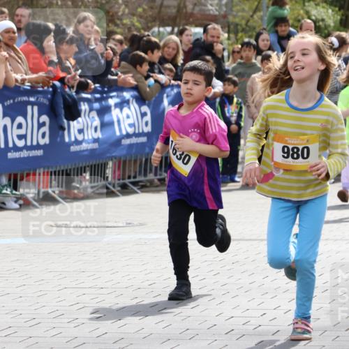 12.04.2026 - 45. Internationalen Wilhelmsburger Insellauf Strokosch-Dieckow http://msf.ph/oto/9490665 12.04.2026 14:21:18 Ziel 937, 263, 139, 1611, 629, 566, 564, 607, 980, 1630, 991, 302, 562, 309, 282, 528, 797, 984, 811, 128, 828 meine-sportfotos.de