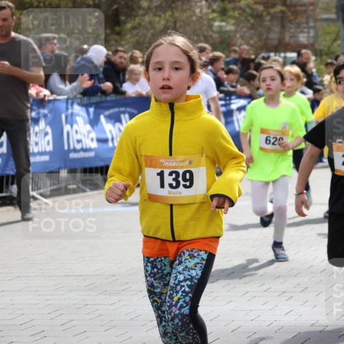 12.04.2026 - 45. Internationalen Wilhelmsburger Insellauf Strokosch-Dieckow http://msf.ph/oto/9490671 12.04.2026 14:21:15 Ziel 306, 1001, 130, 126, 460, 821, 99, 771, 62, 768, 937, 263, 139, 1611, 629, 566, 564, 607, 980, 1630, 991, 302 meine-sportfotos.de