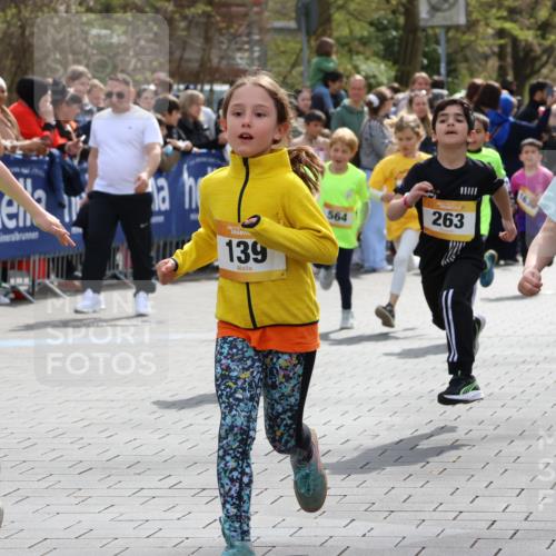 12.04.2026 - 45. Internationalen Wilhelmsburger Insellauf Strokosch-Dieckow http://msf.ph/oto/9490677 12.04.2026 14:21:14 Ziel 306, 1001, 130, 126, 460, 821, 99, 771, 62, 768, 937, 263, 139, 1611, 629, 566, 564, 607, 980, 1630, 991, 302 meine-sportfotos.de