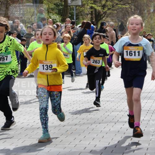 12.04.2026 - 45. Internationalen Wilhelmsburger Insellauf Strokosch-Dieckow http://msf.ph/oto/9490679 12.04.2026 14:21:14 Ziel 306, 1001, 130, 126, 460, 821, 99, 771, 62, 768, 937, 263, 139, 1611, 629, 566, 564, 607, 980, 1630, 991, 302 meine-sportfotos.de