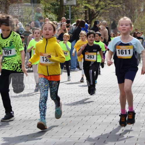 12.04.2026 - 45. Internationalen Wilhelmsburger Insellauf Strokosch-Dieckow http://msf.ph/oto/9490680 12.04.2026 14:21:13 Ziel 618, 241, 306, 1001, 130, 126, 460, 821, 99, 771, 62, 768, 937, 263, 139, 1611, 629, 566, 564, 607, 980 meine-sportfotos.de