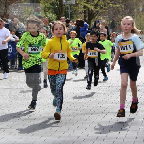 12.04.2026 - 45. Internationalen Wilhelmsburger Insellauf Strokosch-Dieckow http://msf.ph/oto/9490684 12.04.2026 14:21:13 Ziel 618, 241, 306, 1001, 130, 126, 460, 821, 99, 771, 62, 768, 937, 263, 139, 1611, 629, 566, 564, 607, 980 meine-sportfotos.de