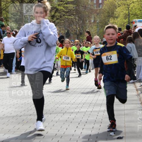 12.04.2026 - 45. Internationalen Wilhelmsburger Insellauf Strokosch-Dieckow http://msf.ph/oto/9490686 12.04.2026 14:21:11 Ziel 634, 812, 618, 241, 306, 1001, 130, 126, 460, 821, 99, 771, 62, 768, 937, 263, 139, 1611, 629, 566, 564, 607 meine-sportfotos.de