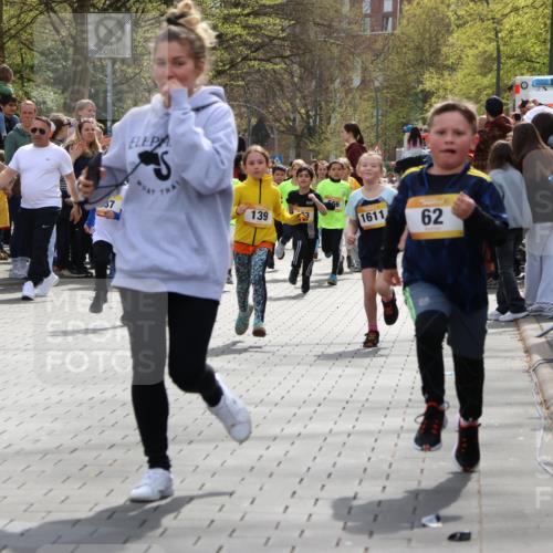 12.04.2026 - 45. Internationalen Wilhelmsburger Insellauf Strokosch-Dieckow http://msf.ph/oto/9490688 12.04.2026 14:21:11 Ziel 634, 812, 618, 241, 306, 1001, 130, 126, 460, 821, 99, 771, 62, 768, 937, 263, 139, 1611, 629, 566, 564, 607 meine-sportfotos.de