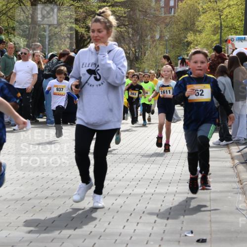 12.04.2026 - 45. Internationalen Wilhelmsburger Insellauf Strokosch-Dieckow http://msf.ph/oto/9490692 12.04.2026 14:21:11 Ziel 634, 812, 618, 241, 306, 1001, 130, 126, 460, 821, 99, 771, 62, 768, 937, 263, 139, 1611, 629, 566, 564, 607 meine-sportfotos.de
