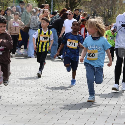 12.04.2026 - 45. Internationalen Wilhelmsburger Insellauf Strokosch-Dieckow http://msf.ph/oto/9490693 12.04.2026 14:21:09 Ziel 280, 149, 634, 812, 618, 241, 306, 1001, 130, 126, 460, 821, 99, 771, 62, 768, 937, 263, 139, 1611 meine-sportfotos.de