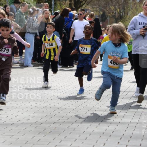 12.04.2026 - 45. Internationalen Wilhelmsburger Insellauf Strokosch-Dieckow http://msf.ph/oto/9490697 12.04.2026 14:21:09 Ziel 280, 149, 634, 812, 618, 241, 306, 1001, 130, 126, 460, 821, 99, 771, 62, 768, 937, 263, 139, 1611 meine-sportfotos.de