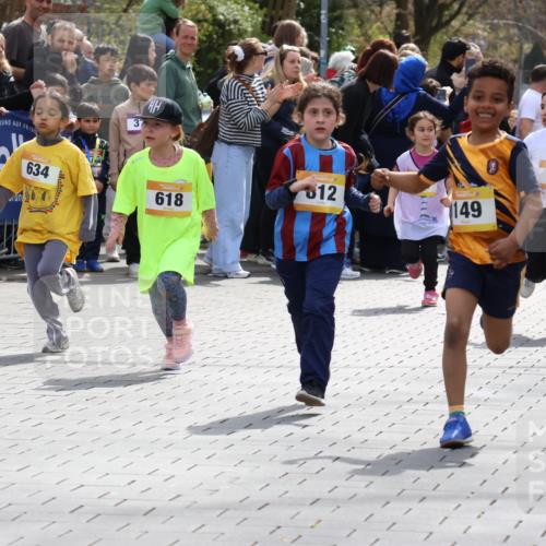 12.04.2026 - 45. Internationalen Wilhelmsburger Insellauf Strokosch-Dieckow http://msf.ph/oto/9490721 12.04.2026 14:21:02 Ziel 696, 107, 818, 732, 756, 1603, 162, 280, 149, 634, 812, 618, 241 meine-sportfotos.de