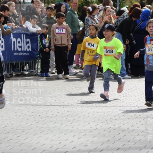 12.04.2026 - 45. Internationalen Wilhelmsburger Insellauf Strokosch-Dieckow http://msf.ph/oto/9490726 12.04.2026 14:21:01 Ziel 437, 1616, 692, 696, 107, 818, 732, 756, 1603, 162, 280, 149, 634, 812, 618, 241 meine-sportfotos.de
