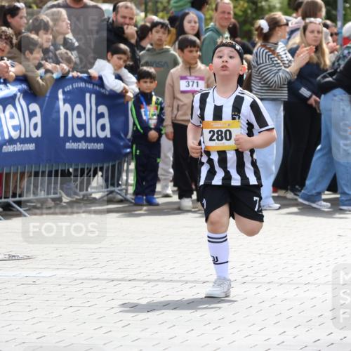 12.04.2026 - 45. Internationalen Wilhelmsburger Insellauf Strokosch-Dieckow http://msf.ph/oto/9490731 12.04.2026 14:21:00 Ziel 257, 463, 437, 1616, 692, 696, 107, 818, 732, 756, 1603, 162, 280, 149, 634, 812 meine-sportfotos.de