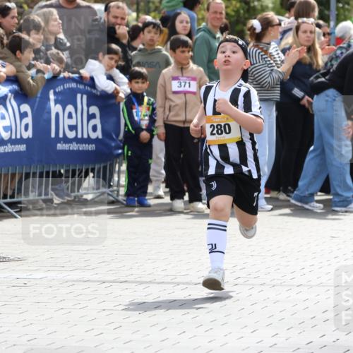 12.04.2026 - 45. Internationalen Wilhelmsburger Insellauf Strokosch-Dieckow http://msf.ph/oto/9490732 12.04.2026 14:21:00 Ziel 257, 463, 437, 1616, 692, 696, 107, 818, 732, 756, 1603, 162, 280, 149, 634, 812 meine-sportfotos.de