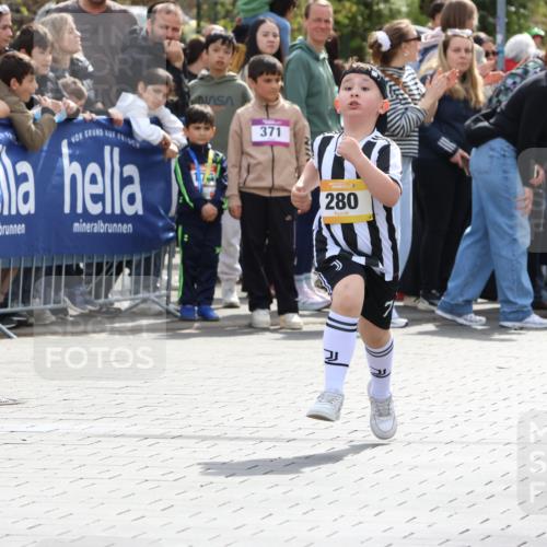 12.04.2026 - 45. Internationalen Wilhelmsburger Insellauf Strokosch-Dieckow http://msf.ph/oto/9490733 12.04.2026 14:21:00 Ziel 257, 463, 437, 1616, 692, 696, 107, 818, 732, 756, 1603, 162, 280, 149, 634, 812 meine-sportfotos.de