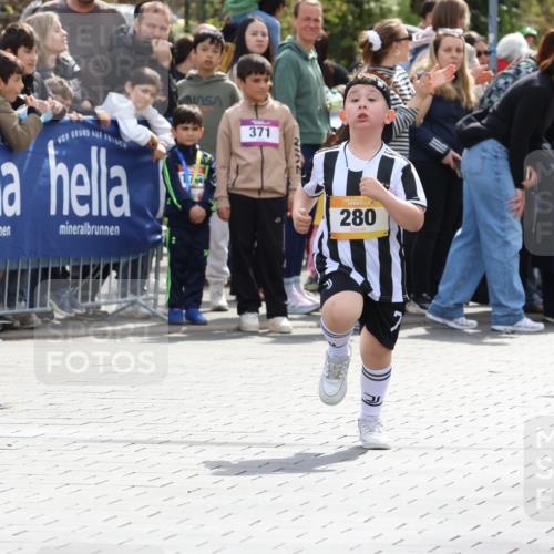 12.04.2026 - 45. Internationalen Wilhelmsburger Insellauf Strokosch-Dieckow http://msf.ph/oto/9490734 12.04.2026 14:21:00 Ziel 257, 463, 437, 1616, 692, 696, 107, 818, 732, 756, 1603, 162, 280, 149, 634, 812 meine-sportfotos.de