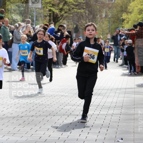 12.04.2026 - 45. Internationalen Wilhelmsburger Insellauf Strokosch-Dieckow http://msf.ph/oto/9490745 12.04.2026 14:20:56 Ziel 760, 257, 463, 437, 1616, 692, 696, 107, 818, 732, 756, 1603, 162 meine-sportfotos.de