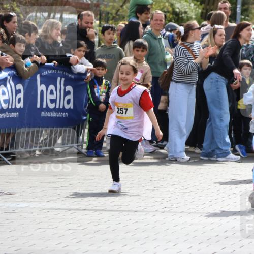 12.04.2026 - 45. Internationalen Wilhelmsburger Insellauf Strokosch-Dieckow http://msf.ph/oto/9490758 12.04.2026 14:20:53 Ziel 324, 299, 1605, 278, 760, 257, 463, 437, 1616, 692, 696, 107, 818, 732, 756, 1603 meine-sportfotos.de