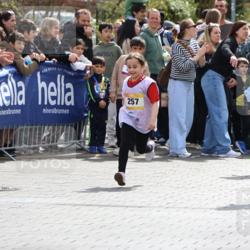 12.04.2026 - 45. Internationalen Wilhelmsburger Insellauf Strokosch-Dieckow http://msf.ph/oto/9490759 12.04.2026 14:20:52 Ziel 467, 324, 299, 1605, 278, 760, 257, 463, 437, 1616, 692, 696, 107, 818, 732 meine-sportfotos.de