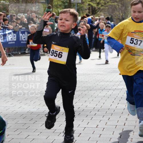 12.04.2026 - 45. Internationalen Wilhelmsburger Insellauf Strokosch-Dieckow http://msf.ph/oto/9490786 12.04.2026 14:20:45 Ziel 751, 940, 958, 832, 1610, 3, 285, 1073, 767, 404, 318, 539, 431, 135, 545, 537, 30, 133, 977, 84, 1606, 473, 956, 467, 324, 299, 1605, 278, 760 meine-sportfotos.de