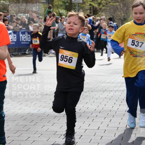 12.04.2026 - 45. Internationalen Wilhelmsburger Insellauf Strokosch-Dieckow http://msf.ph/oto/9490787 12.04.2026 14:20:45 Ziel 751, 940, 958, 832, 1610, 3, 285, 1073, 767, 404, 318, 539, 431, 135, 545, 537, 30, 133, 977, 84, 1606, 473, 956, 467, 324, 299, 1605, 278, 760 meine-sportfotos.de