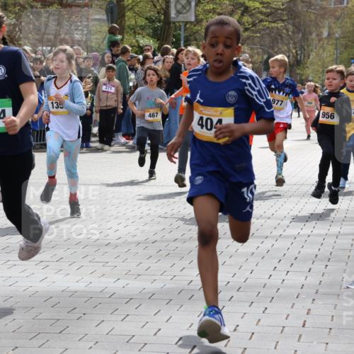 12.04.2026 - 45. Internationalen Wilhelmsburger Insellauf Strokosch-Dieckow http://msf.ph/oto/9490798 12.04.2026 14:20:42 Ziel 301, 61, 237, 578, 751, 940, 958, 832, 1610, 3, 285, 1073, 767, 404, 318, 539, 431, 135, 545, 537, 30, 133, 977, 84, 1606, 473, 956, 467, 324, 299, 1605, 278 meine-sportfotos.de