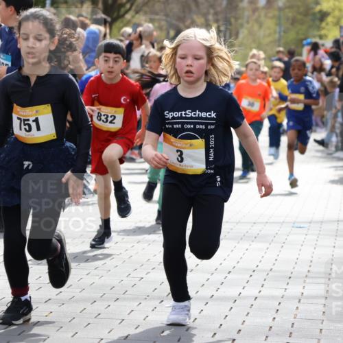 12.04.2026 - 45. Internationalen Wilhelmsburger Insellauf Strokosch-Dieckow http://msf.ph/oto/9490805 12.04.2026 14:20:39 Ziel 576, 935, 301, 61, 237, 578, 751, 940, 958, 832, 1610, 3, 285, 1073, 767, 404, 318, 539, 431, 135, 545, 537, 30, 133, 977, 84, 1606, 473, 956 meine-sportfotos.de