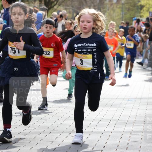 12.04.2026 - 45. Internationalen Wilhelmsburger Insellauf Strokosch-Dieckow http://msf.ph/oto/9490806 12.04.2026 14:20:39 Ziel 576, 935, 301, 61, 237, 578, 751, 940, 958, 832, 1610, 3, 285, 1073, 767, 404, 318, 539, 431, 135, 545, 537, 30, 133, 977, 84, 1606, 473, 956 meine-sportfotos.de